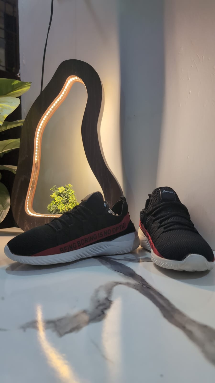 sneakers black red image 2