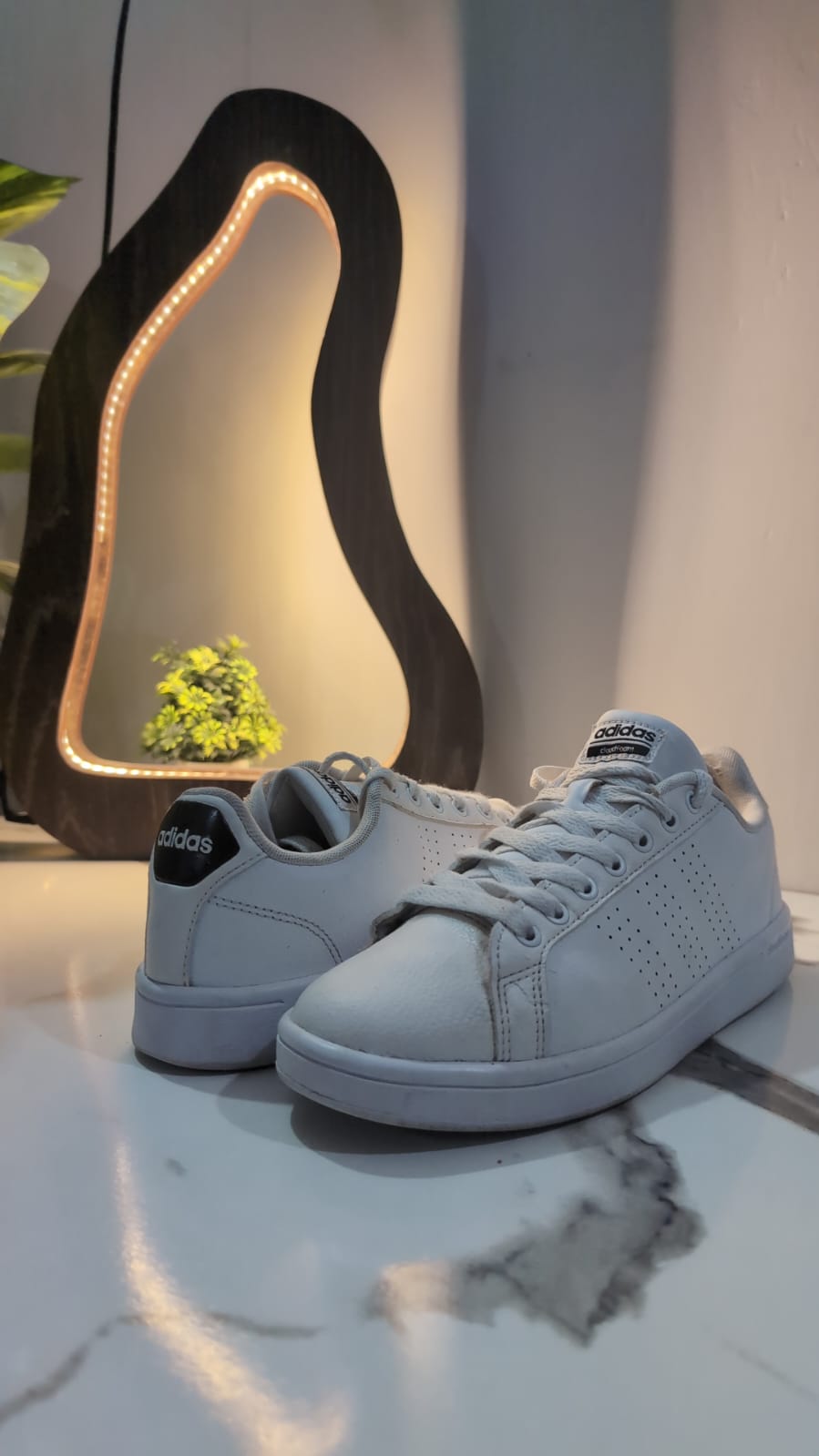 Original Adidas white sneaker extra comfort