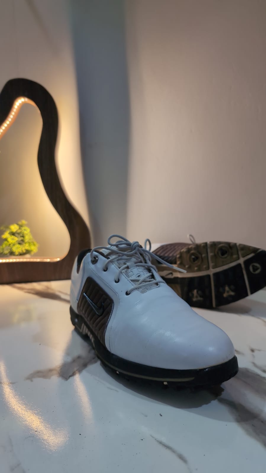 Pre-Loved Nike White & Brown Golf Shoes image 2