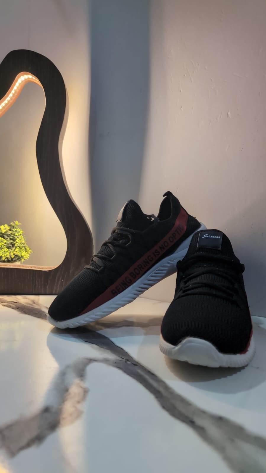 sneakers black red