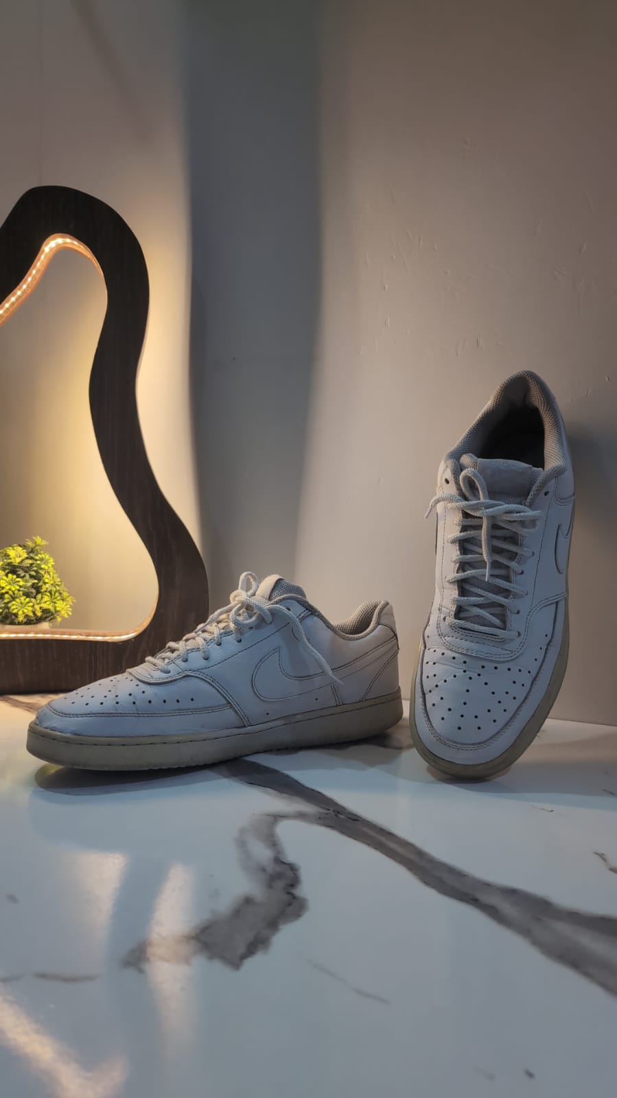 Original NIke air sneakers white image 3